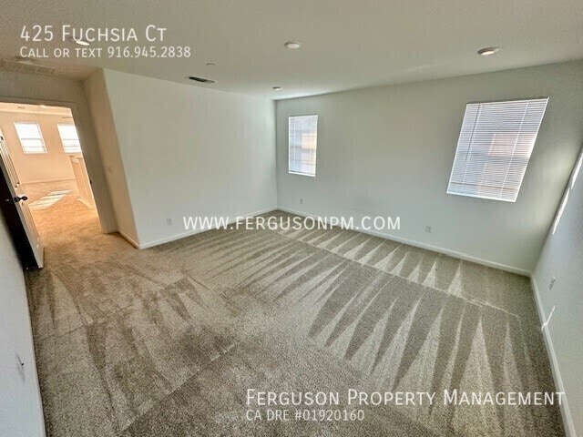 Building Photo - 425 Fuchsia Ct