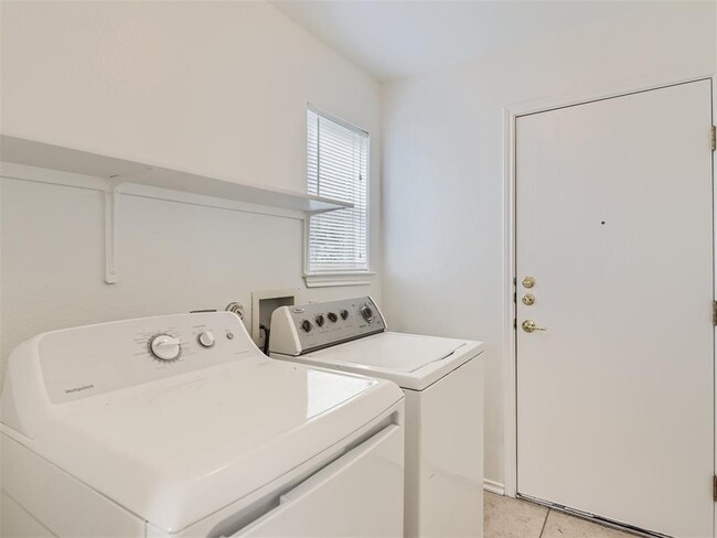 Building Photo - 1143 Emmitt Run