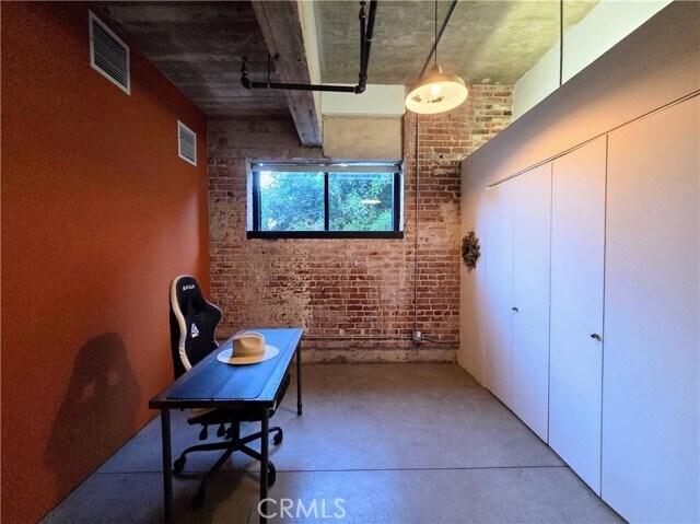 Building Photo - 835 Locust Ave