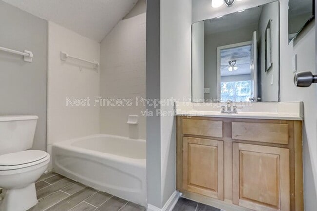 Building Photo - 1704 Dartmoor Ln