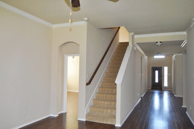 Building Photo - 3521 Twin Pines Dr