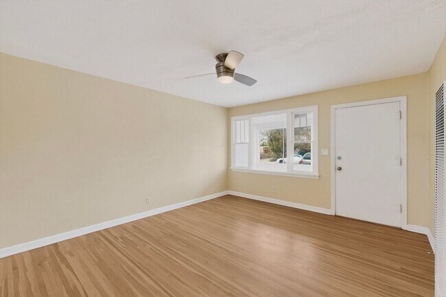 Building Photo - 714-714 Madison St NE