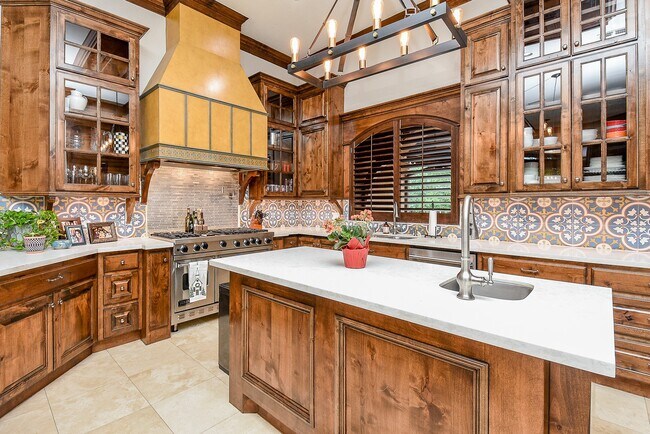 Building Photo - 10 Player Pond Pl