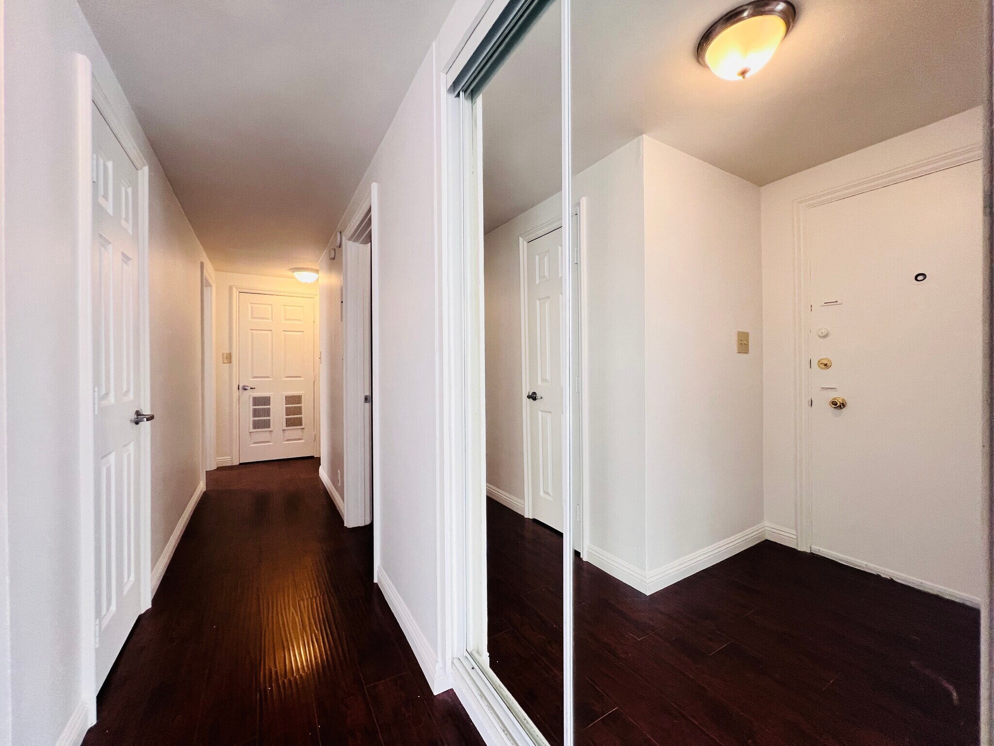 Building Photo - 1142 S Serrano Ave