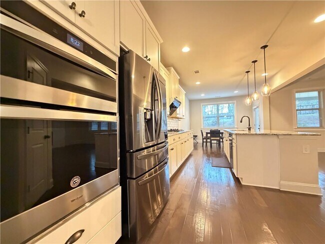 Building Photo - 1545 Dahlia Dr