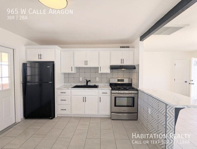 Building Photo - 965 W Calle Aragon