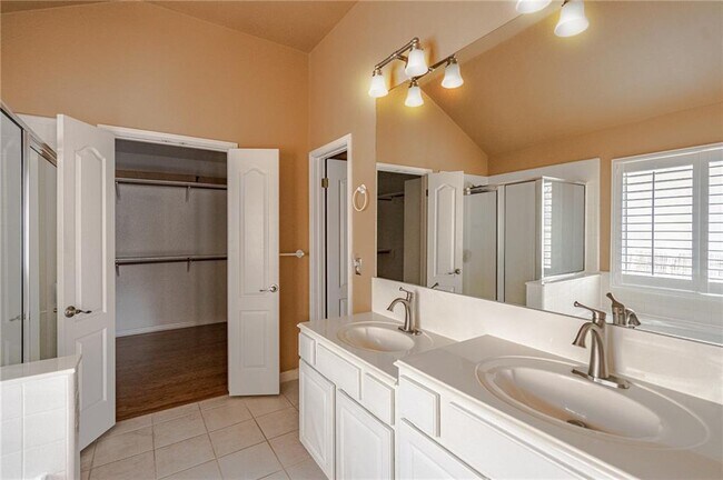 Building Photo - 27 Troon Dr
