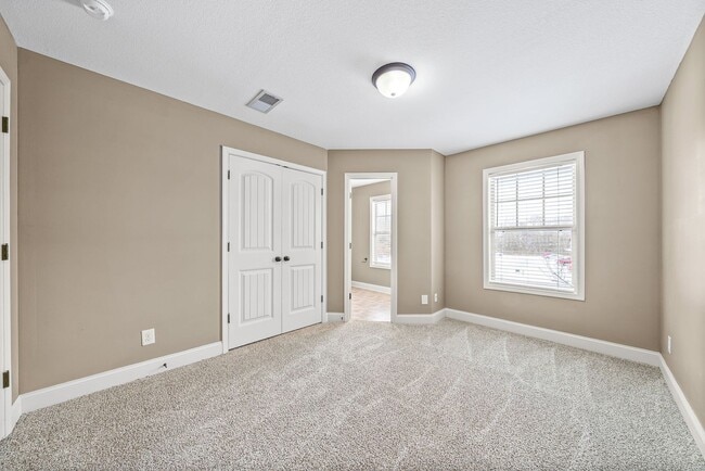 Building Photo - Pet Friendly Two Bedroom!