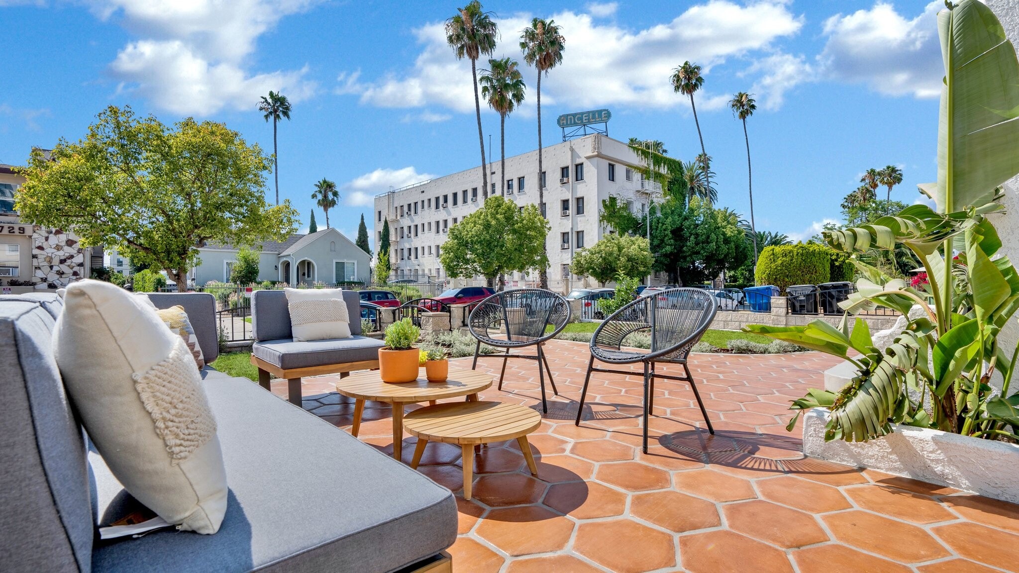 Building Photo - 724 Gramercy Dr