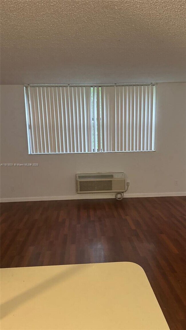 Building Photo - 2401 Riverside Dr