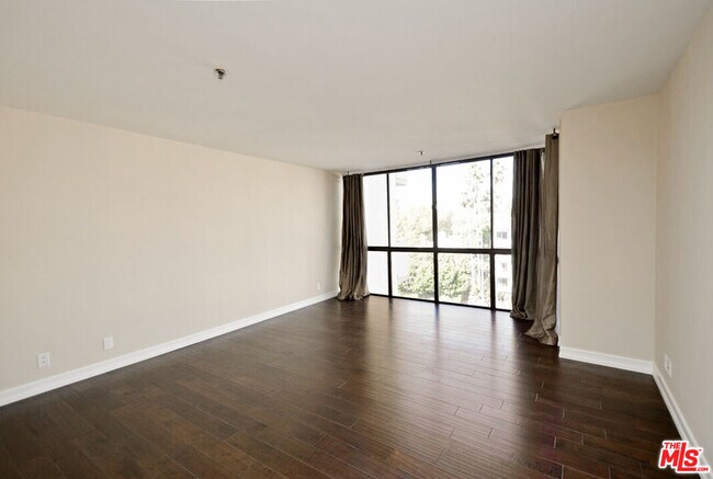 Building Photo - 10660 Wilshire Blvd