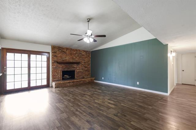 Building Photo - 2301 Travis Dr