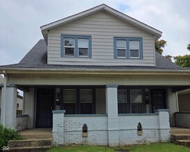 Building Photo - 1337 W Lee St