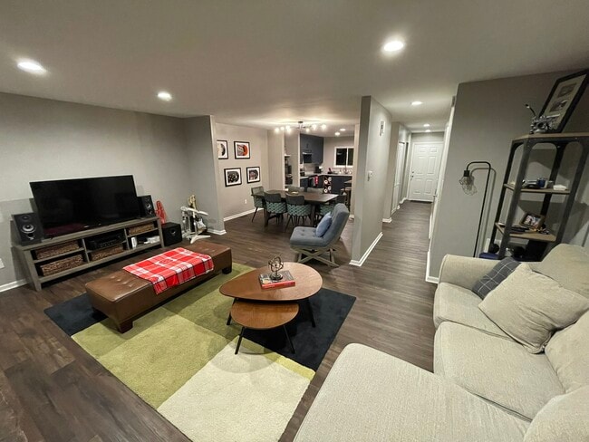Building Photo - 5783 Forest Lawn Ct