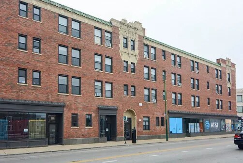Building Photo - 3335 W Diversey Ave