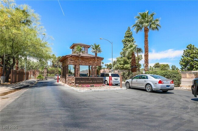 Building Photo - 683 Oakmont Ave