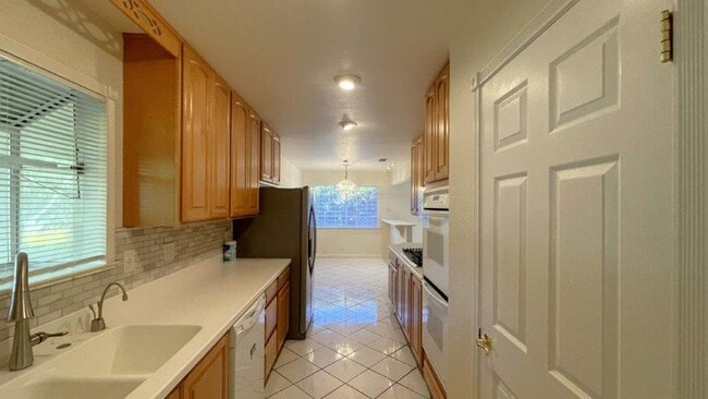 Building Photo - Concord Beautiful 4 bedroom 2 bathroom home in nice neighborhood with large yard!