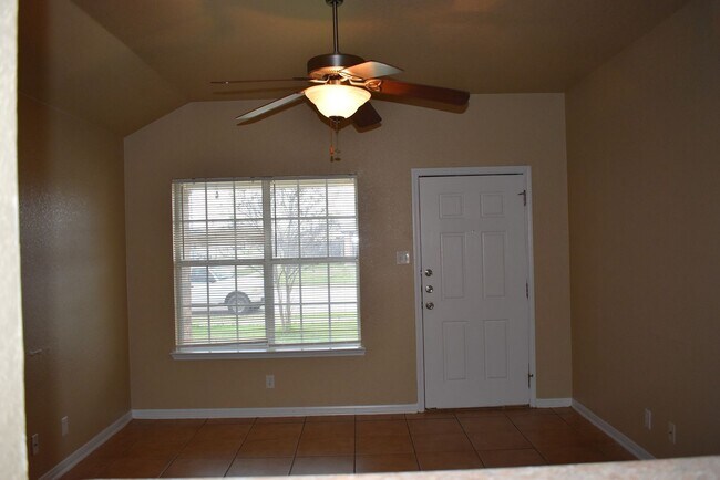 Building Photo - 1600 Nicholas Cir