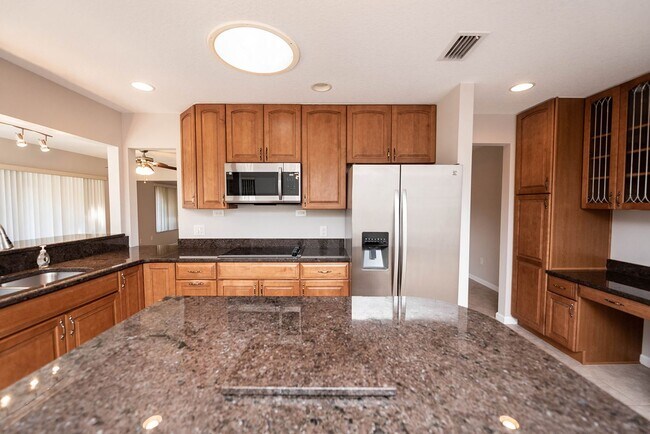 Building Photo - Welcome to this spacious three-bedroom, three-bath home in the heart of Palm Bay