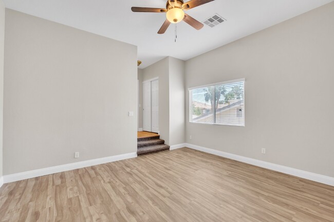 Building Photo - LUXORY 5 BEDROOM 3 1/2 BATH HOME LOCATED I...