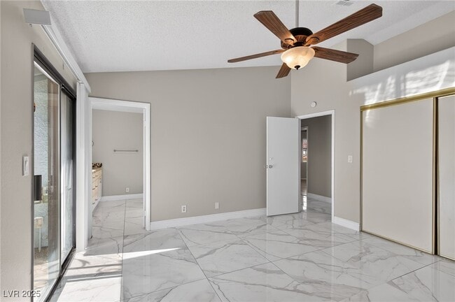 Building Photo - 492 Chelsea Dr