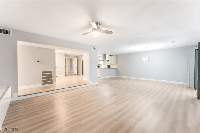 Building Photo - 2905 Kings Way