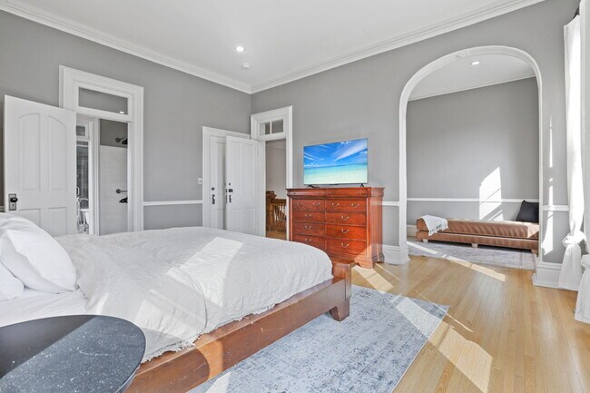 Building Photo - 550 E Town St