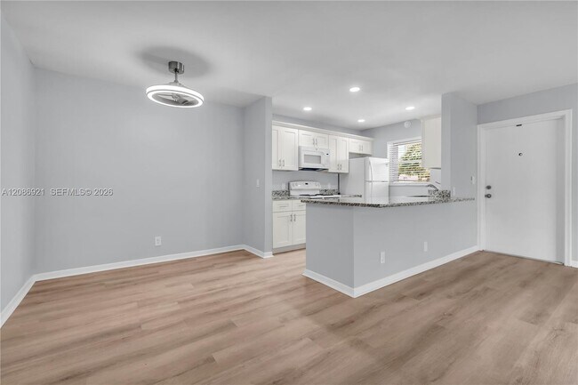 Building Photo - 775 North Dr
