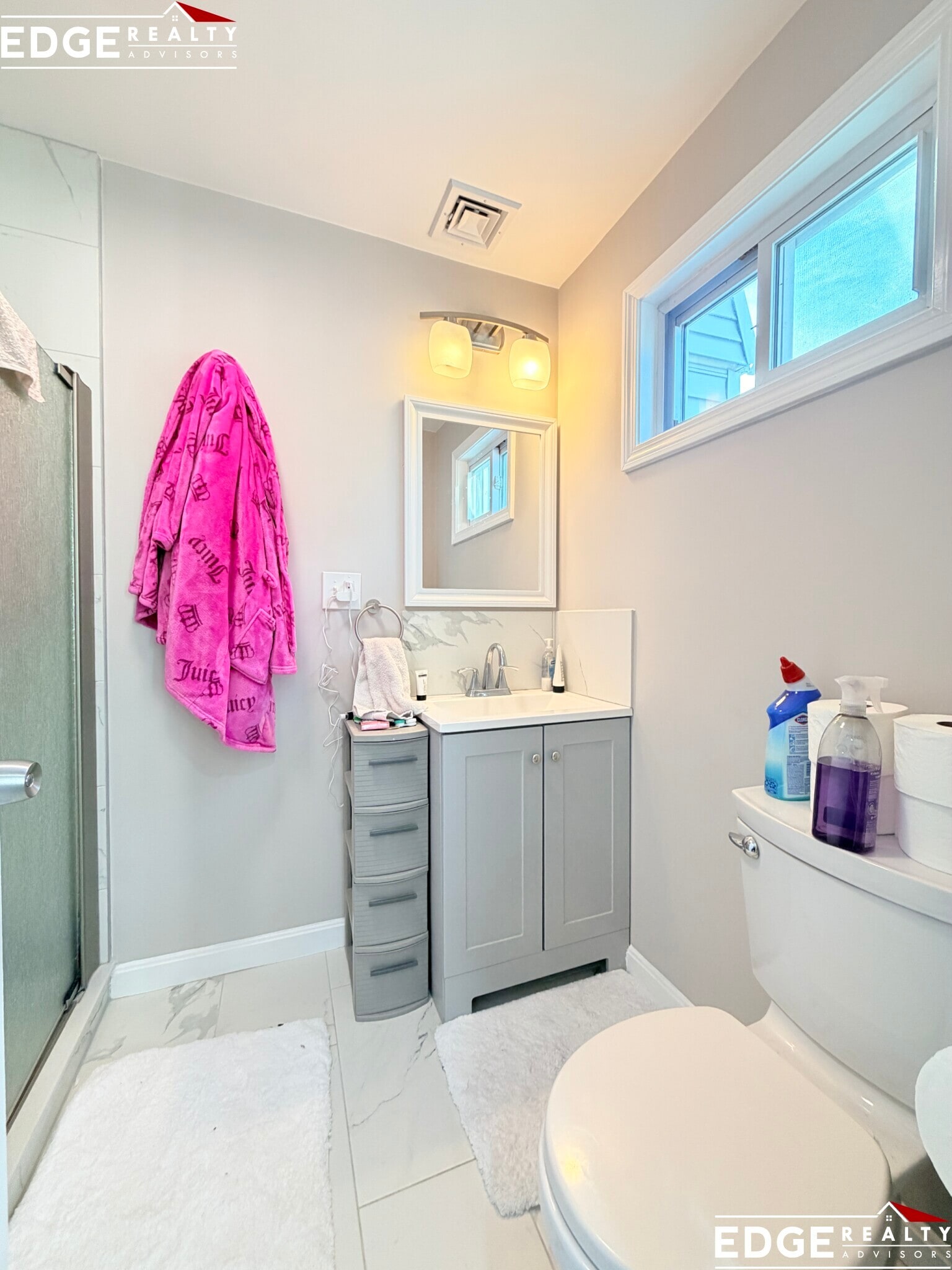 Building Photo - 24 Long Ave