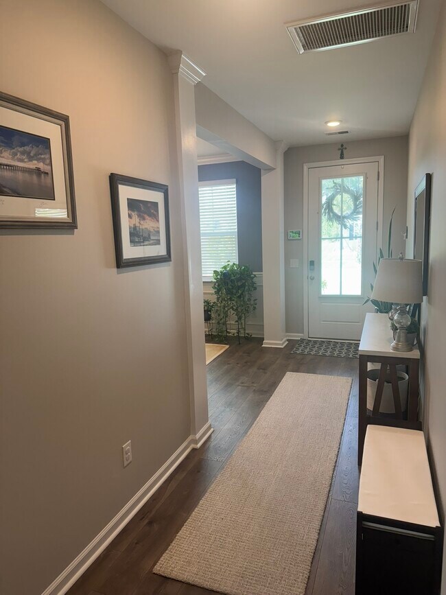 Building Photo - 135 Airy Dr