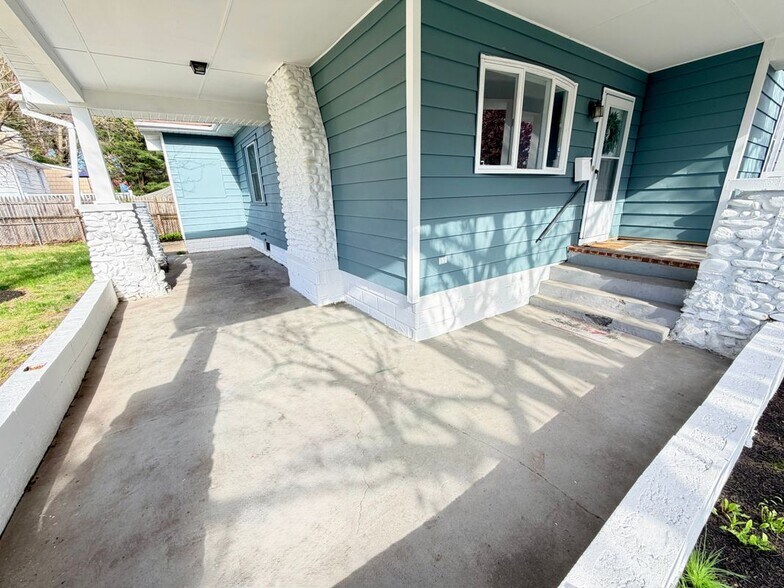 Building Photo - 8 Joan Terrace