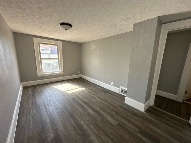 Building Photo - 2411 Indiana Way NE