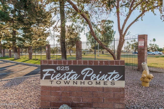 Building Photo - 625 S Westwood