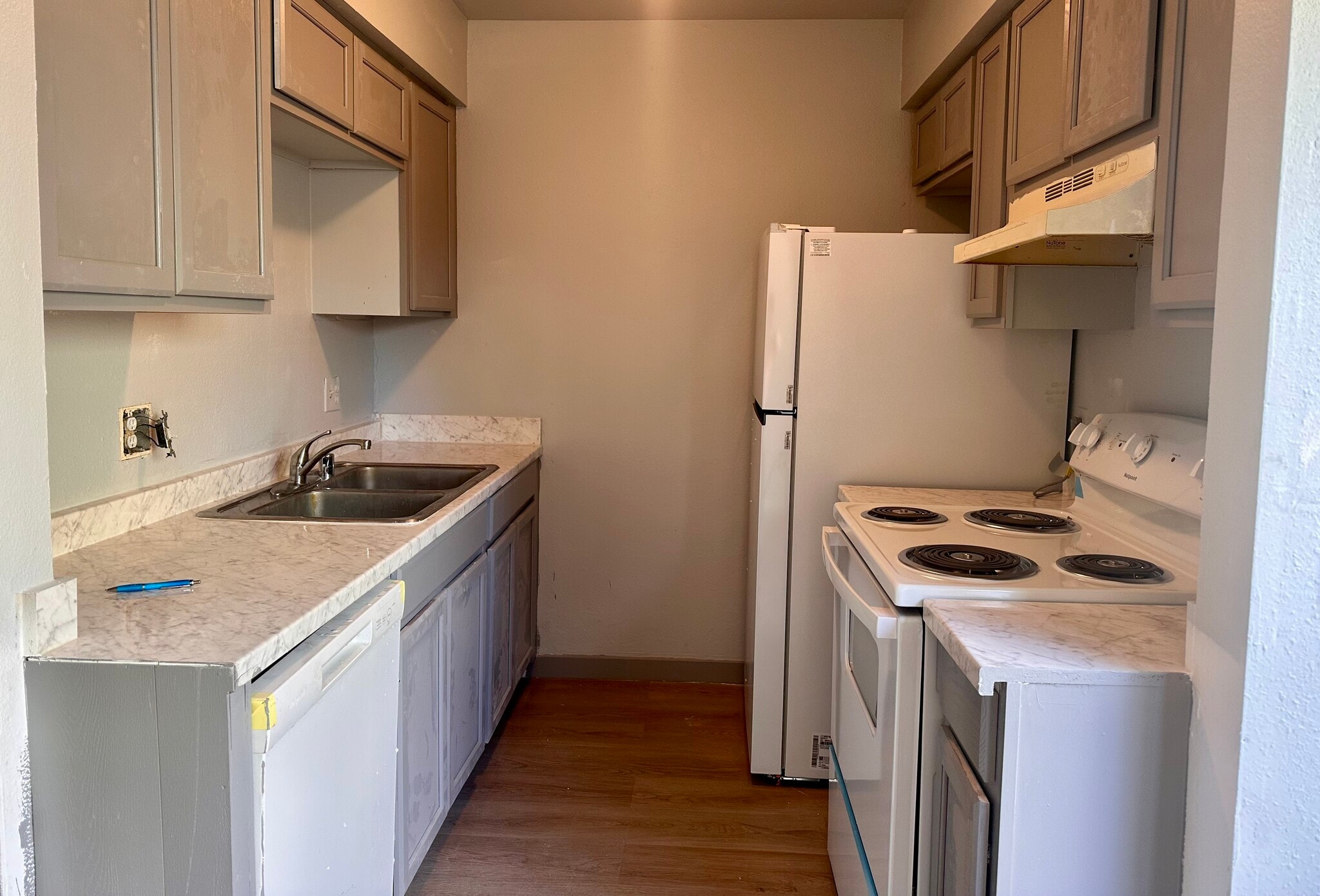 Kitchen - 976 S Peoria St