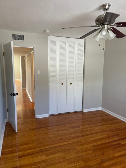 Building Photo - 216 S Clay Ave