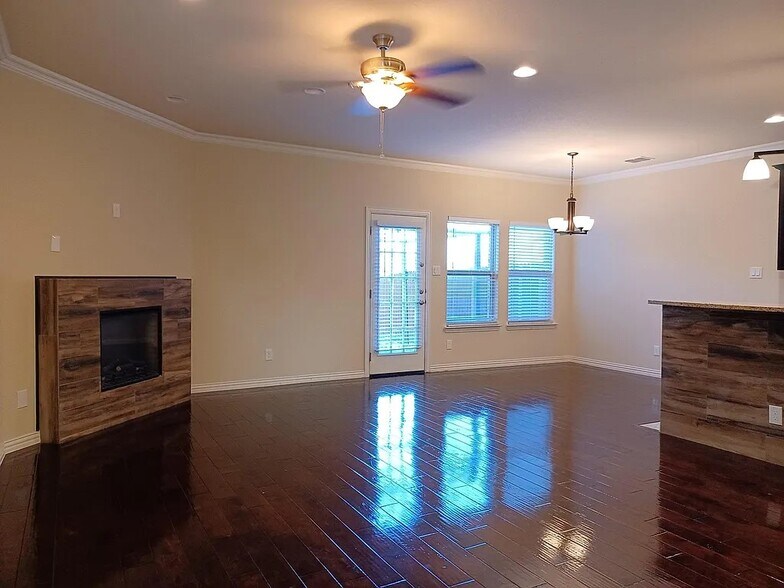 Building Photo - 326 Austin Ave