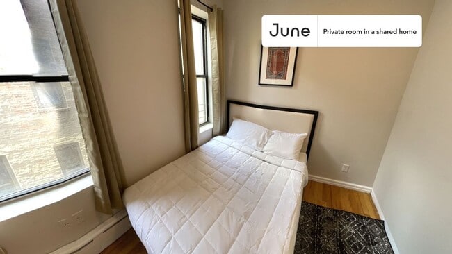 Building Photo - 211 W 109th St