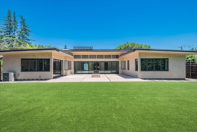 Building Photo - Wow! What a Great Home!