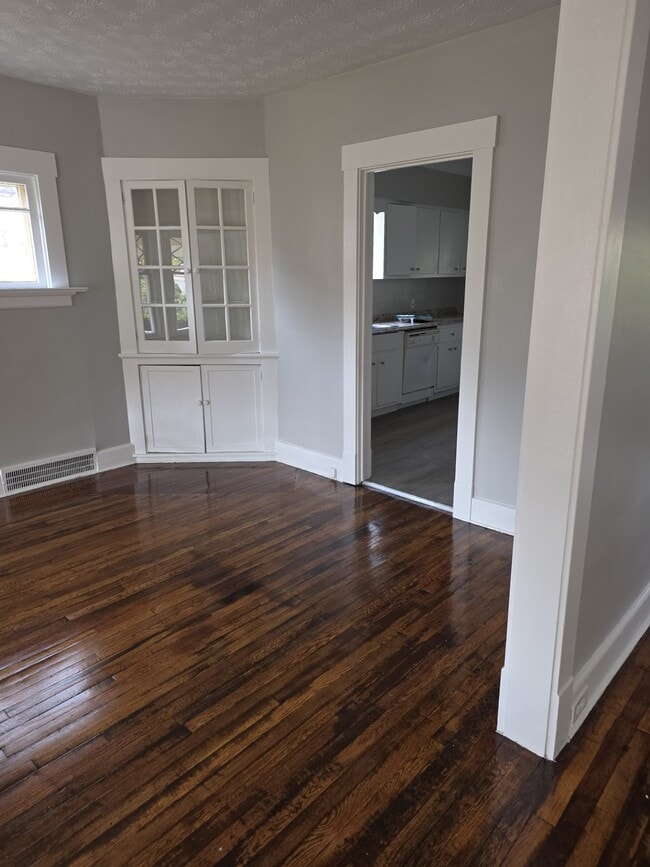 Building Photo - 1286 Beach Ave