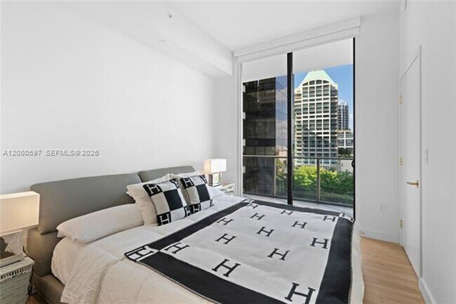 Building Photo - 2678 Tigertail Ave