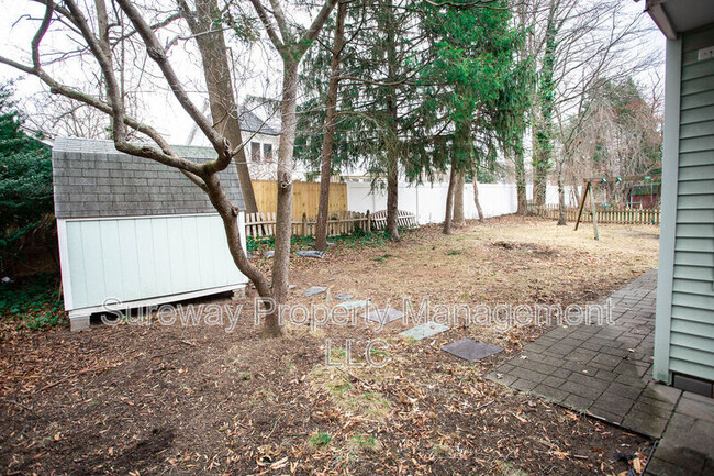 Building Photo - 841 Grove St