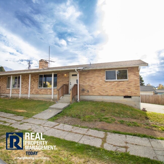 Building Photo - Newly Remodeled Duplex In Tacoma!