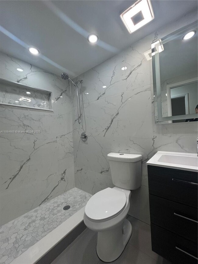 Building Photo - 3 bedroom in Miami FL 33179