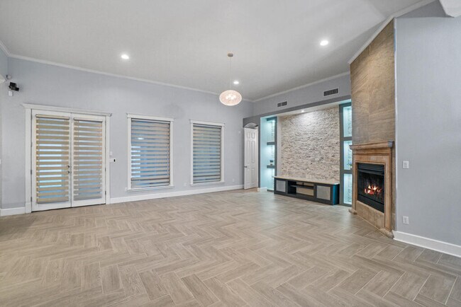 Building Photo - 6464 Snowheights Ct