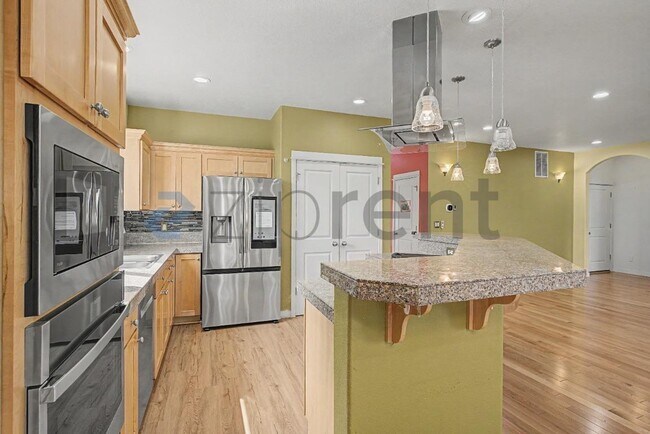 Building Photo - 132 NE 63rd Ave