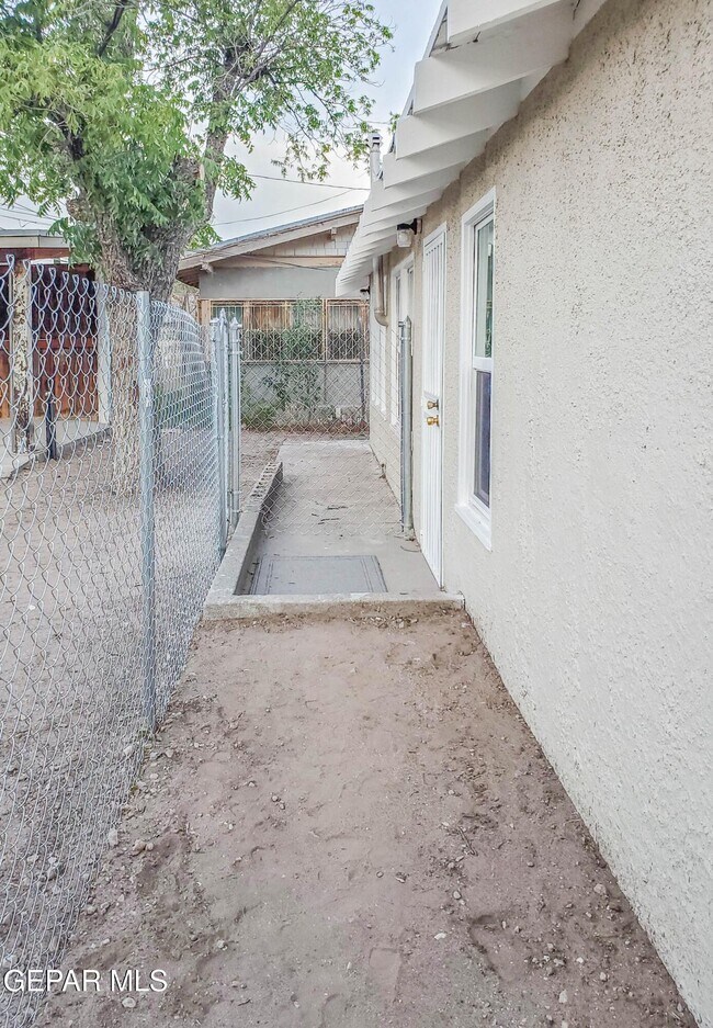 Building Photo - 2809 Wheeling Ave