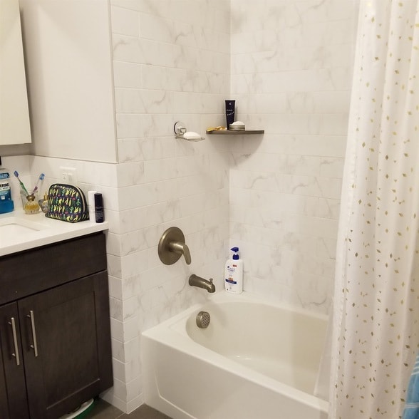 Building Photo - 3 Perrine Ave