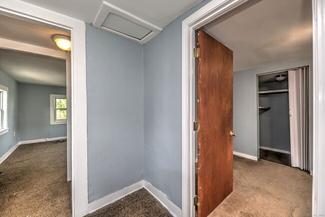 Building Photo - 22 Holmes Ave