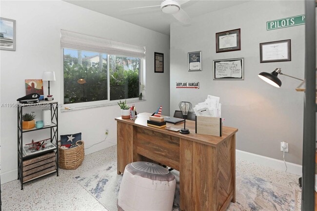 Building Photo - 930 N 11th Ct