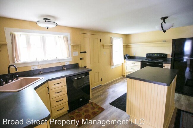 Building Photo - 3 br, 2 bath House - 66 E Main Street